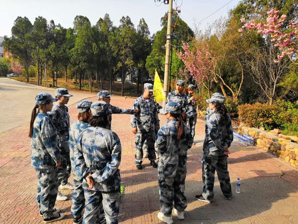 游戲環(huán)節(jié)中，大家齊心協(xié)作，群策群力