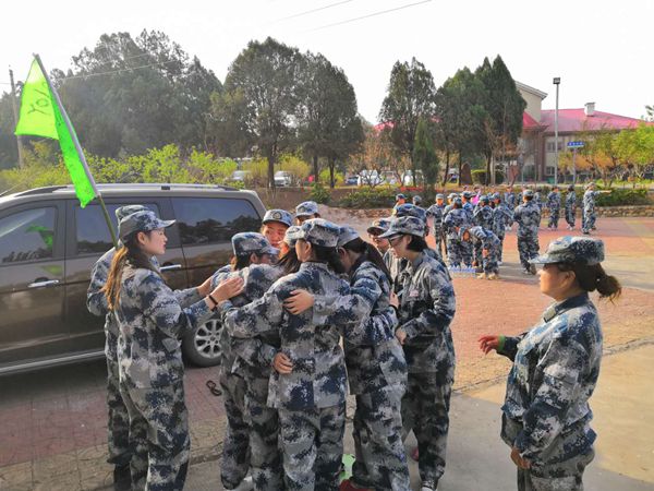 游戲環(huán)節(jié)中，大家齊心協(xié)作，群策群力
