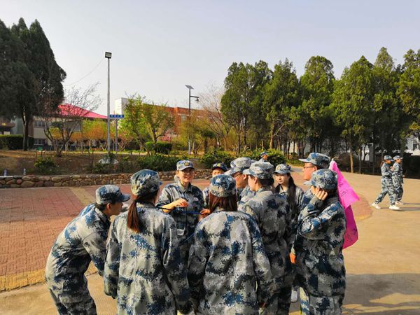 游戲環(huán)節(jié)中，大家齊心協(xié)作，群策群力